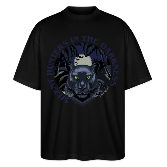 Oversized Unisex Bio T-Shirt mit SILENT HUNTERS IN THE DARKNESS PRINT Vorderseite - Schwarz