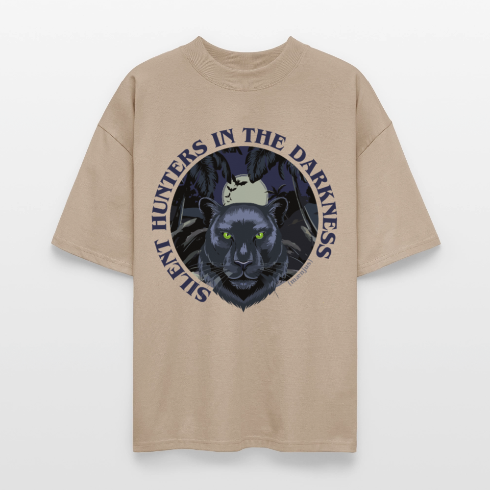 Oversized Unisex Bio T-Shirt mit SILENT HUNTERS IN THE DARKNESS PRINT Vorderseite - Steingrau