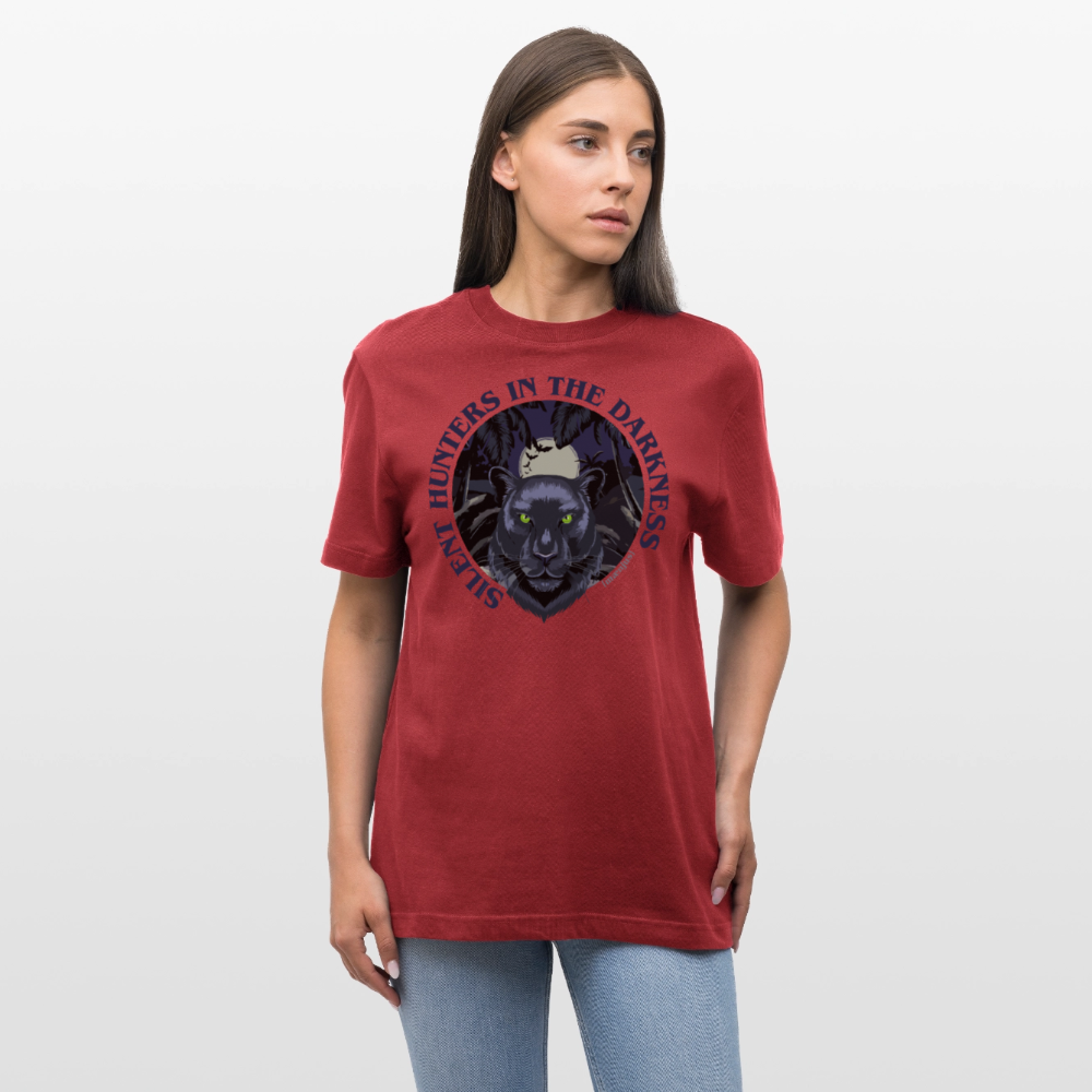 Relaxed Fit Unisex Bio-T-Shirt mit SILENT HUNTERS IN THE DARKNESS PRINT Vorderseite - Erdrot