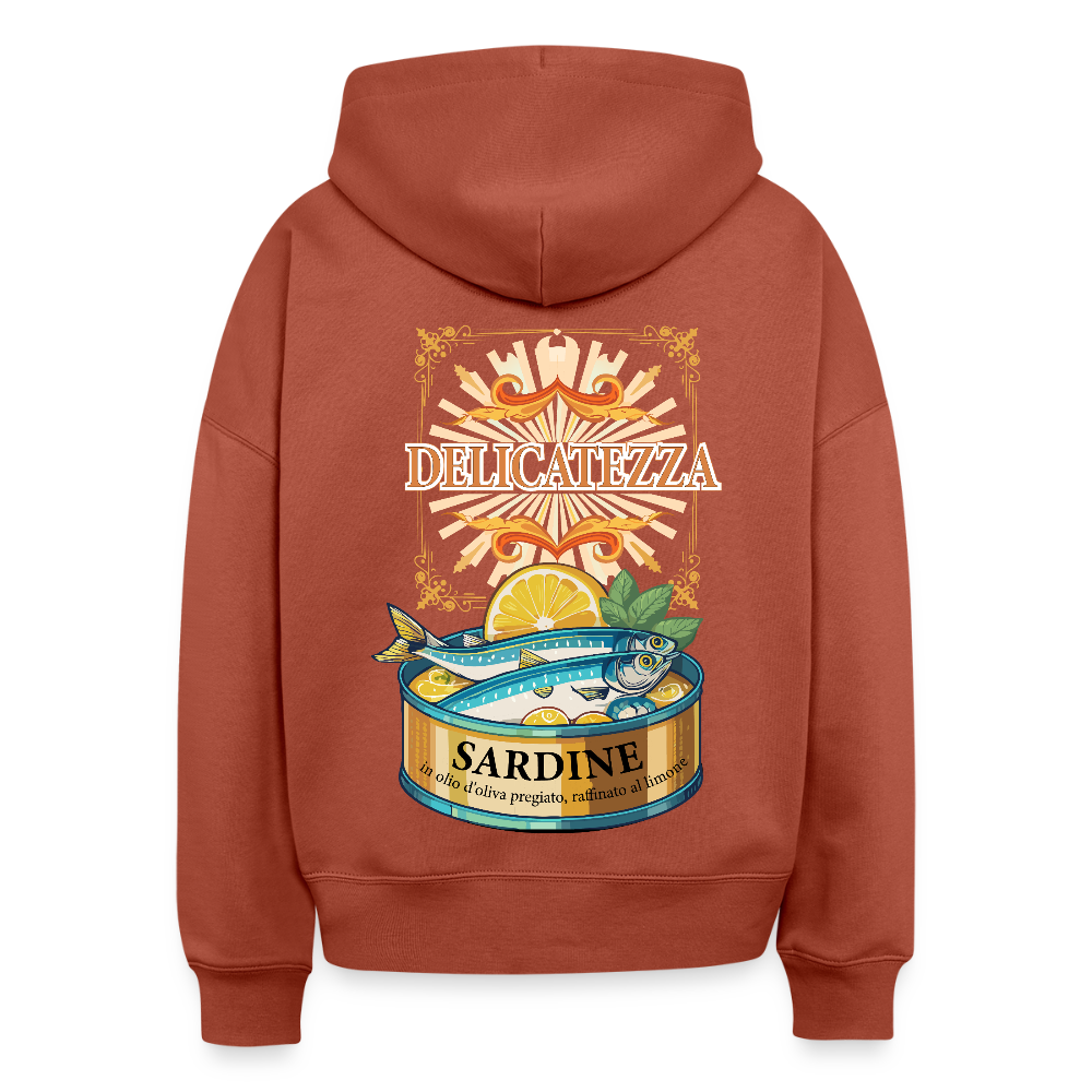 Boxy Frauen Bio Hoodie mit DELIKATEZZA SARDINE PRINT RÜCKSEITE - Terrakotta