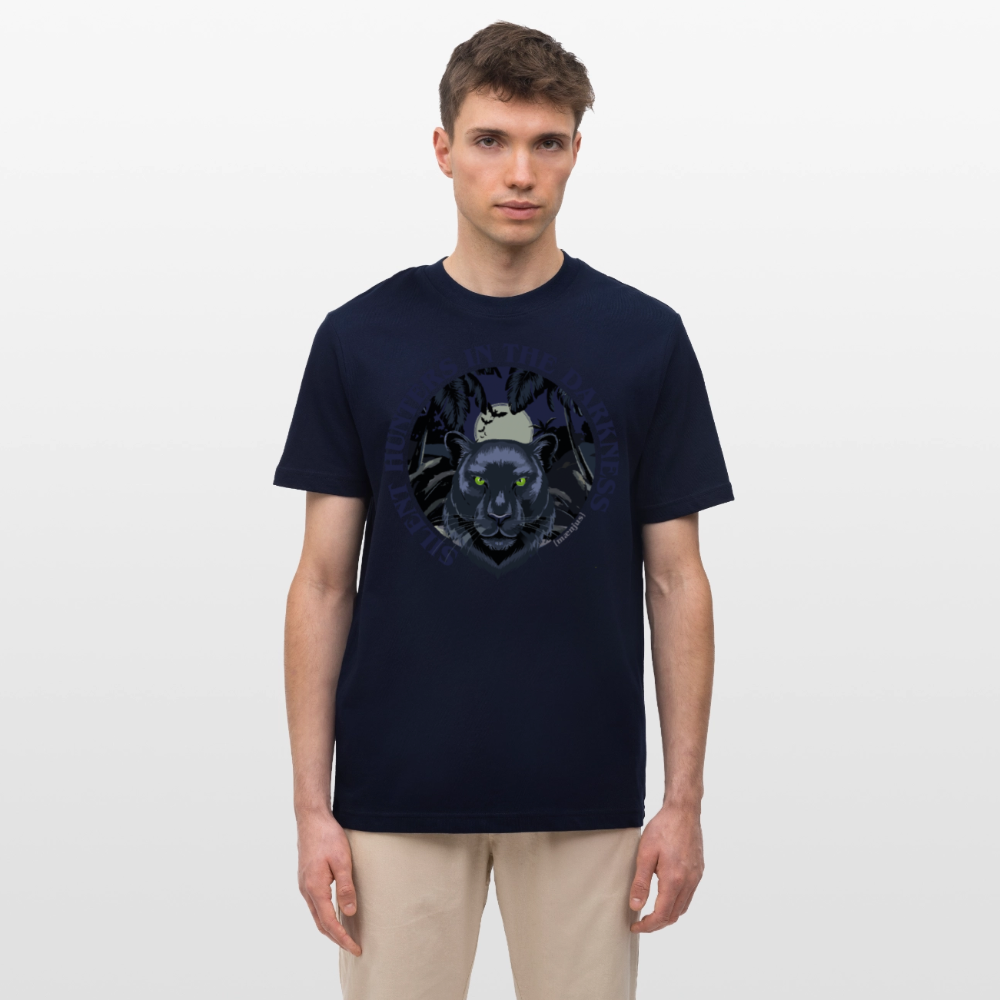 Relaxed Fit Unisex Bio-T-Shirt mit SILENT HUNTERS IN THE DARKNESS PRINT Vorderseite - Navy