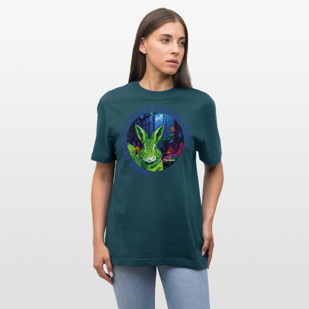 Relaxed Fit Unisex Bio-T-Shirt mit DEEP FOREST GREEN TIGERRABBIT PRINT Vorderseite - Dunkles Petrol