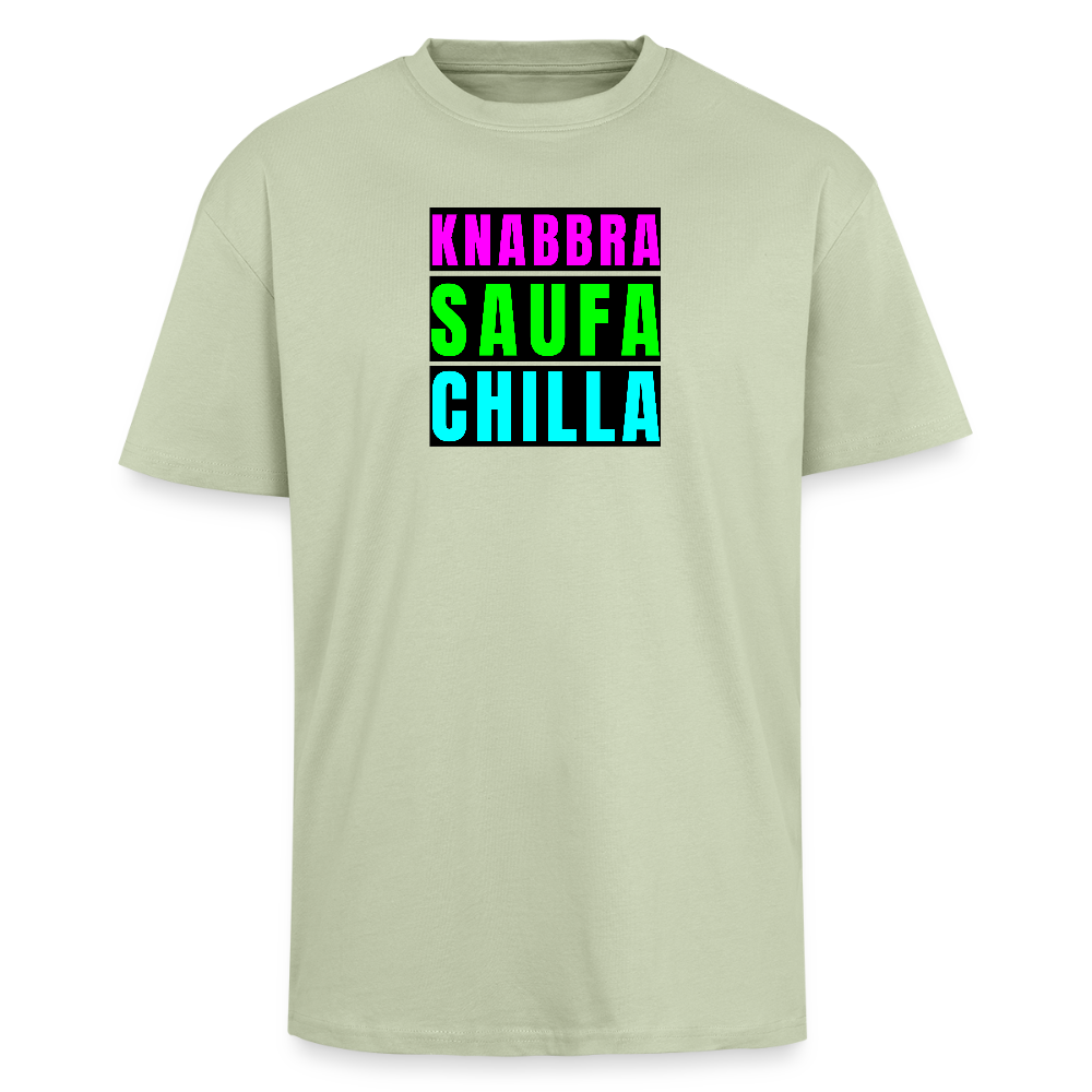 Heavy Oversize T-Shirt mit KNABBRA SAUFA CHILLA PRINT - Leichtes Salbeigrün