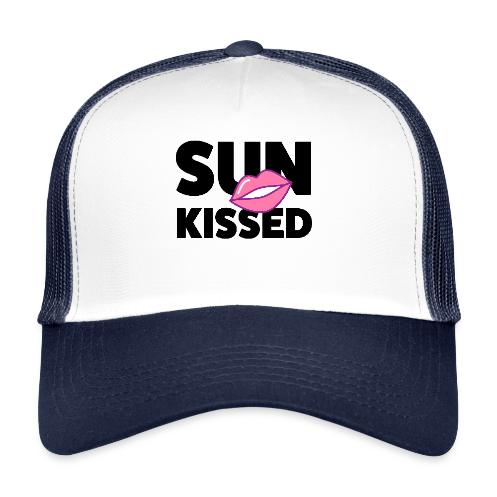 Trucker Cap mit SUN KISSED PRINT - Weiß/Navy