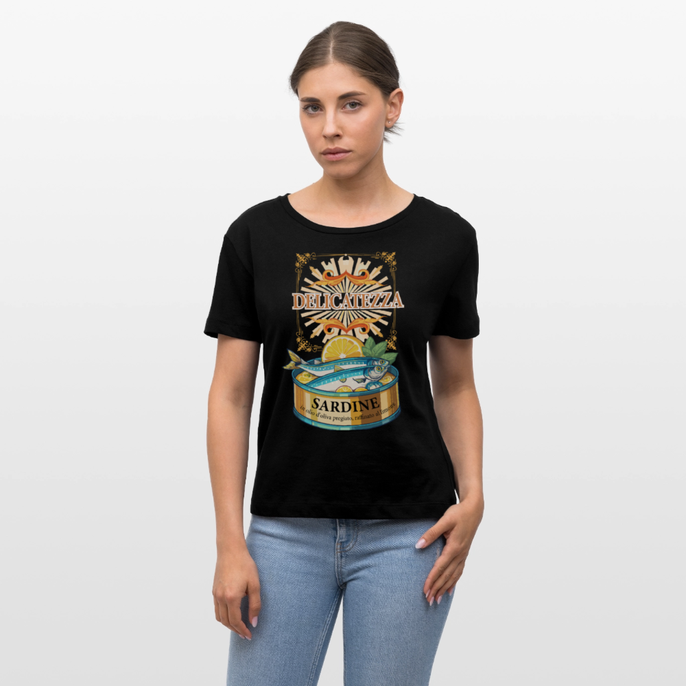 Rundhals Frauen Bio-T-Shirt mit DELICATEZZA SARDINE PRINT Vorderseite - Schwarz
