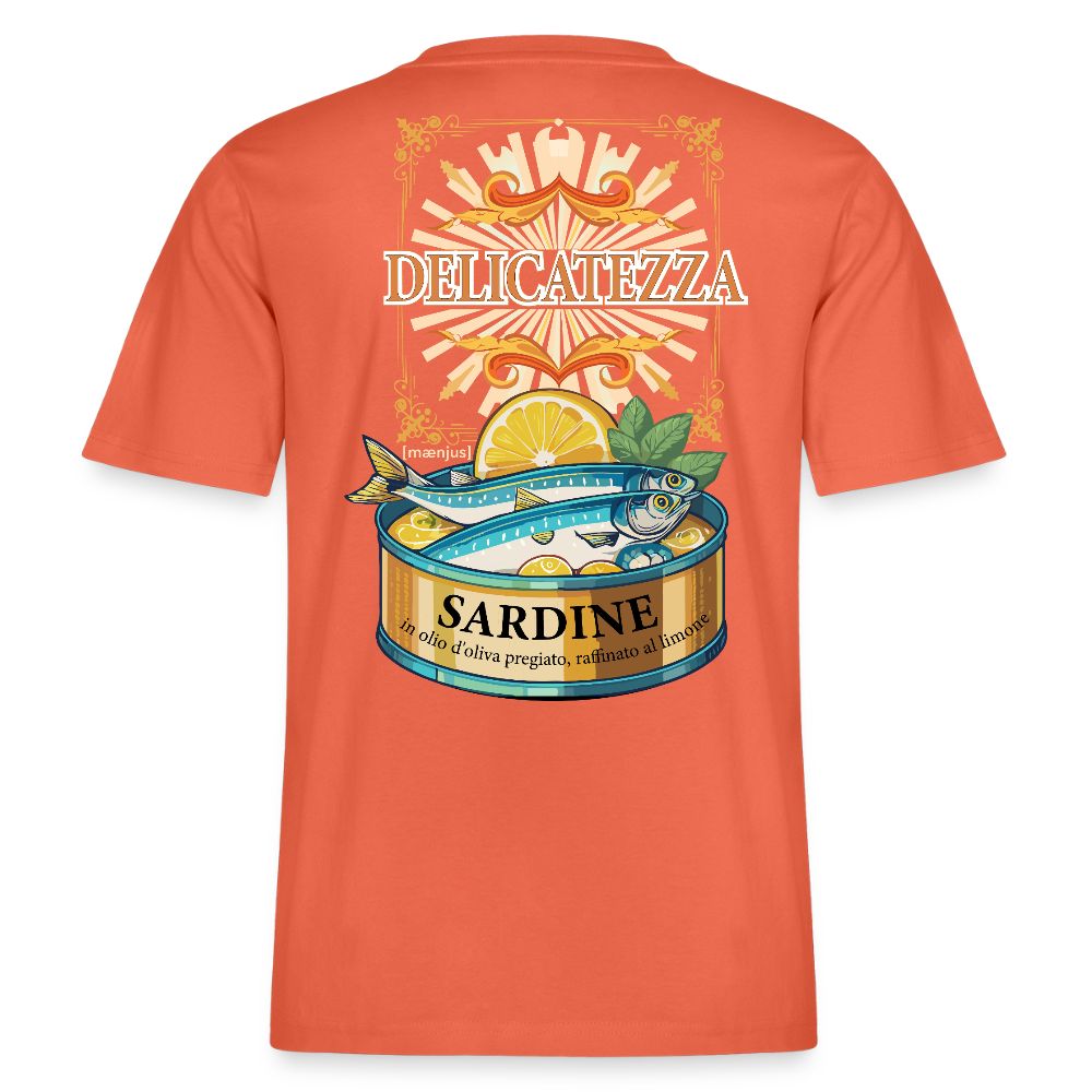Relaxed Fit Unisex Bio-T-Shirt mit DELICATEZZA SARDINE PRINT Vorder- und Rückseite - Hellrot