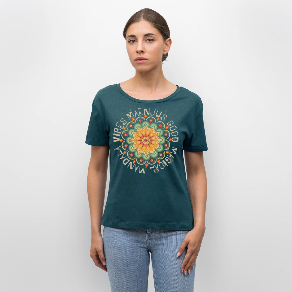 Rundhals Frauen Bio-T-Shirt mit Mandala Vibes PRINT - Dunkles Petrol