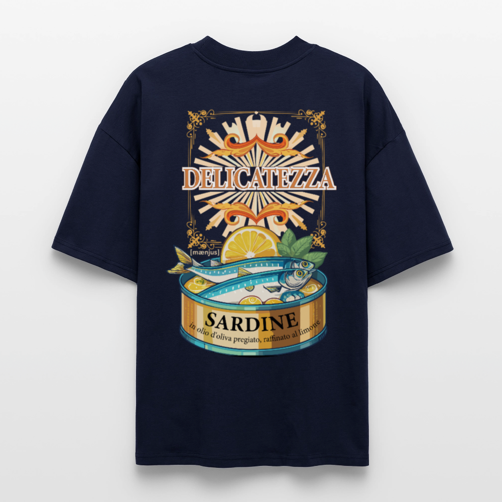 Oversized Unisex T-Shirt mit DELICATEZZA SARDINE PRINT Vorder- und Rückseite - Navy