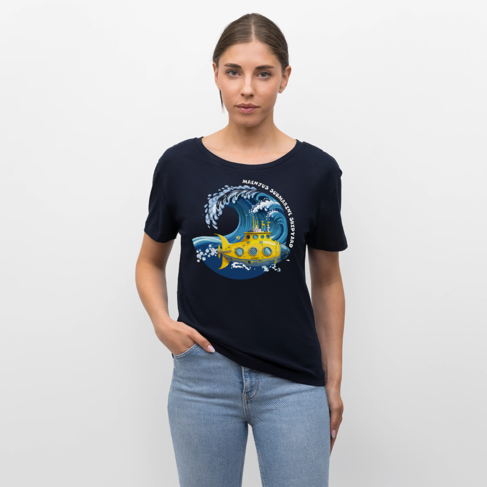 Relaxed Rundhals Frauen Bio-T-Shirt mit MAENJUS SUBMARINE SHIPYARD PRINT - Navy
