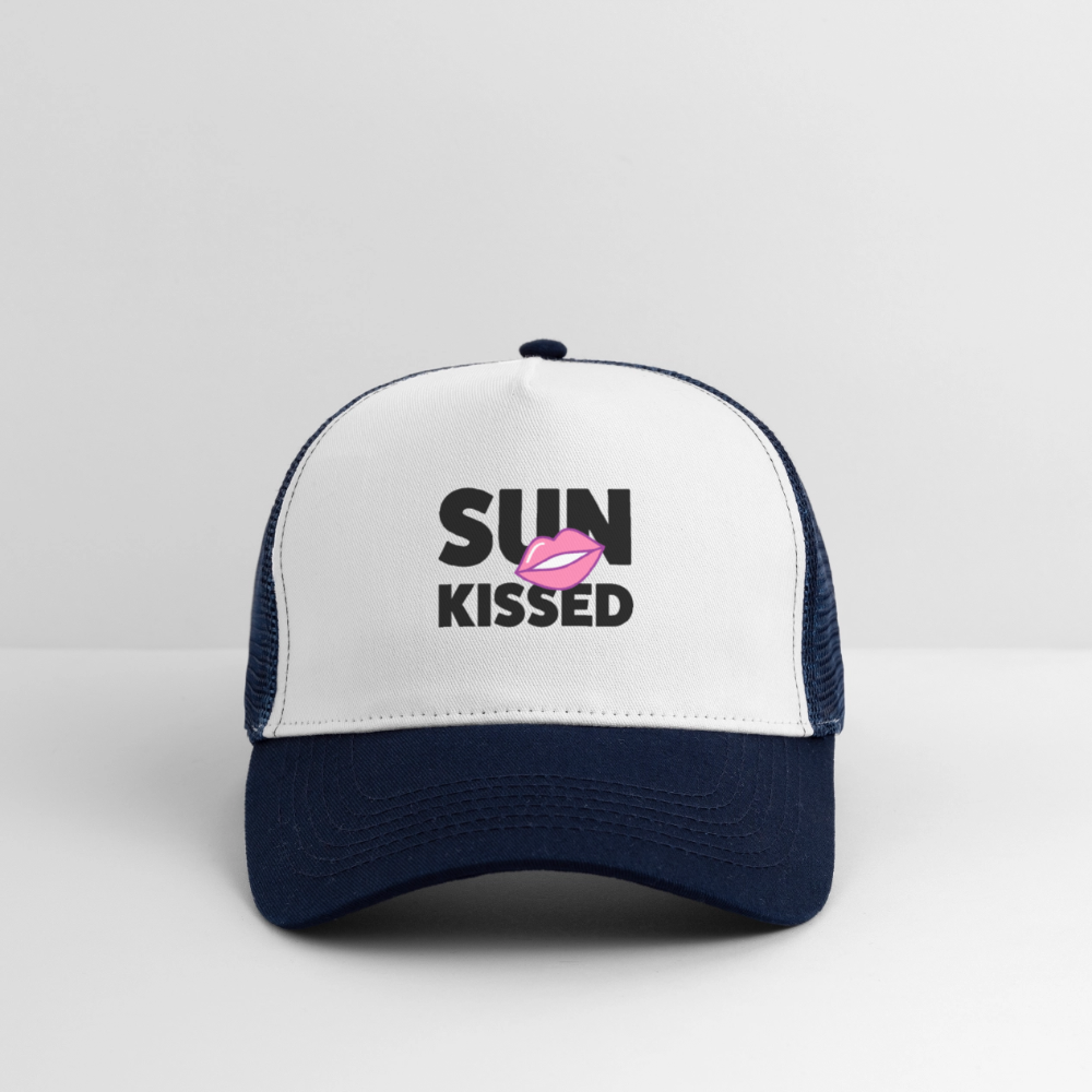 Trucker Cap mit SUN KISSED PRINT - Weiß/Navy