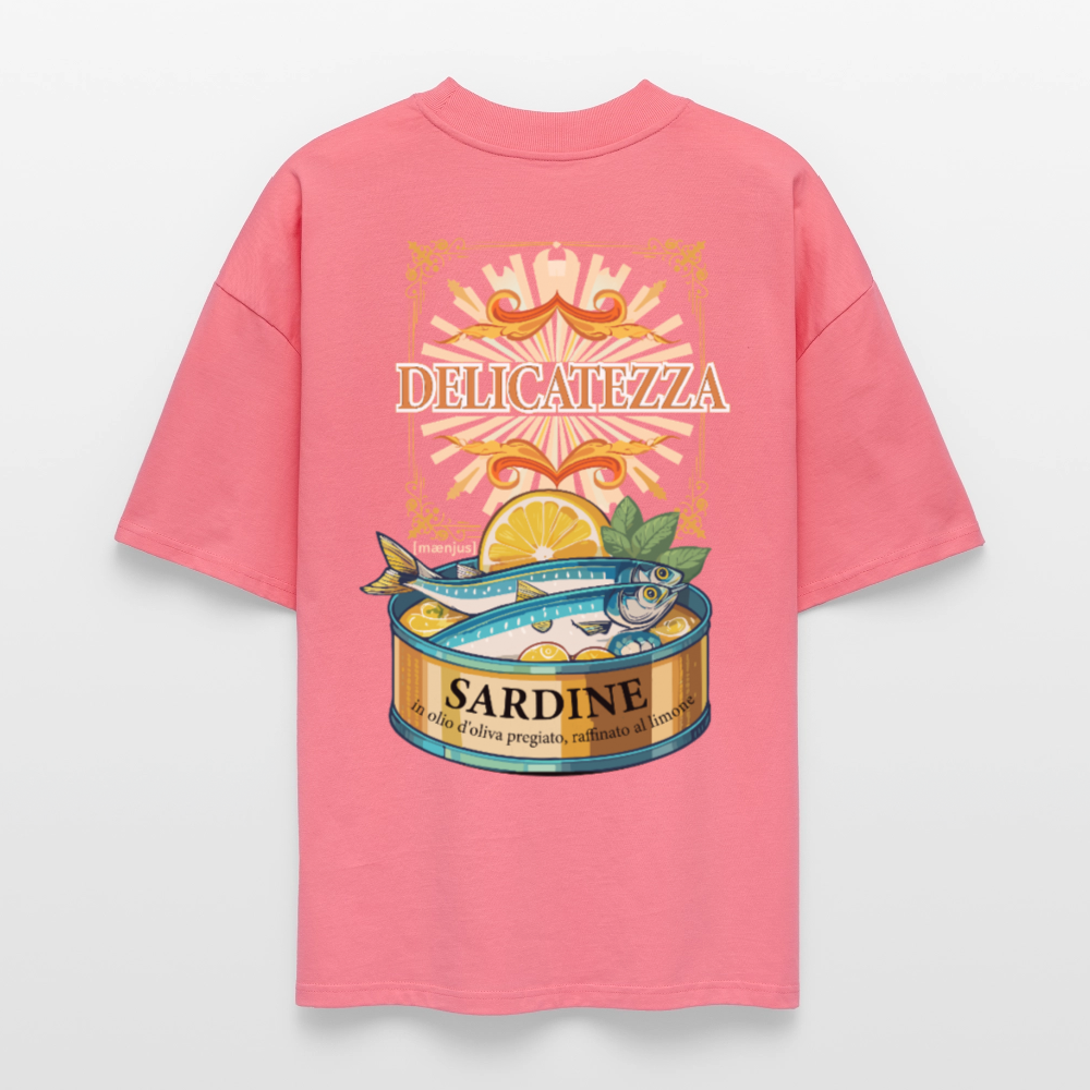 Oversized Unisex T-Shirt mit DELICATEZZA SARDINE PRINT Vorder- und Rückseite - Pink 