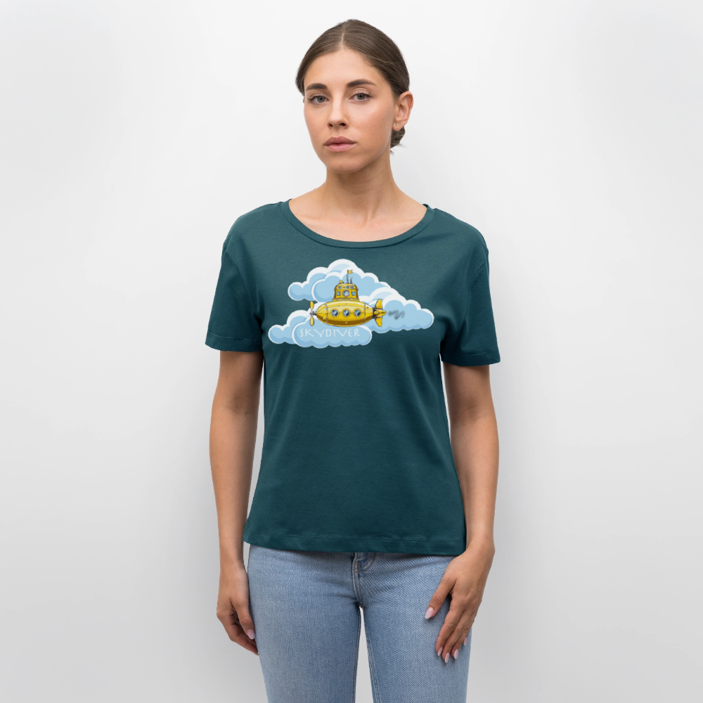 Relaxed Rundhals Frauen Bio-T-Shirt mit SKYDIVER SHIPYARD PRINT - Dunkles Petrol