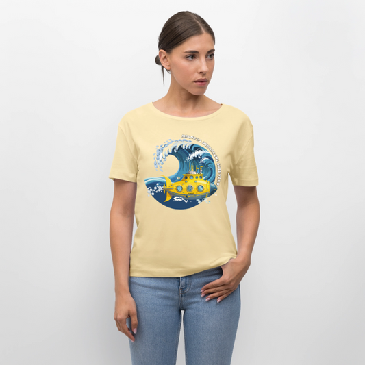 Relaxed Rundhals Frauen Bio-T-Shirt mit MAENJUS SUBMARINE SHIPYARD PRINT - Creme