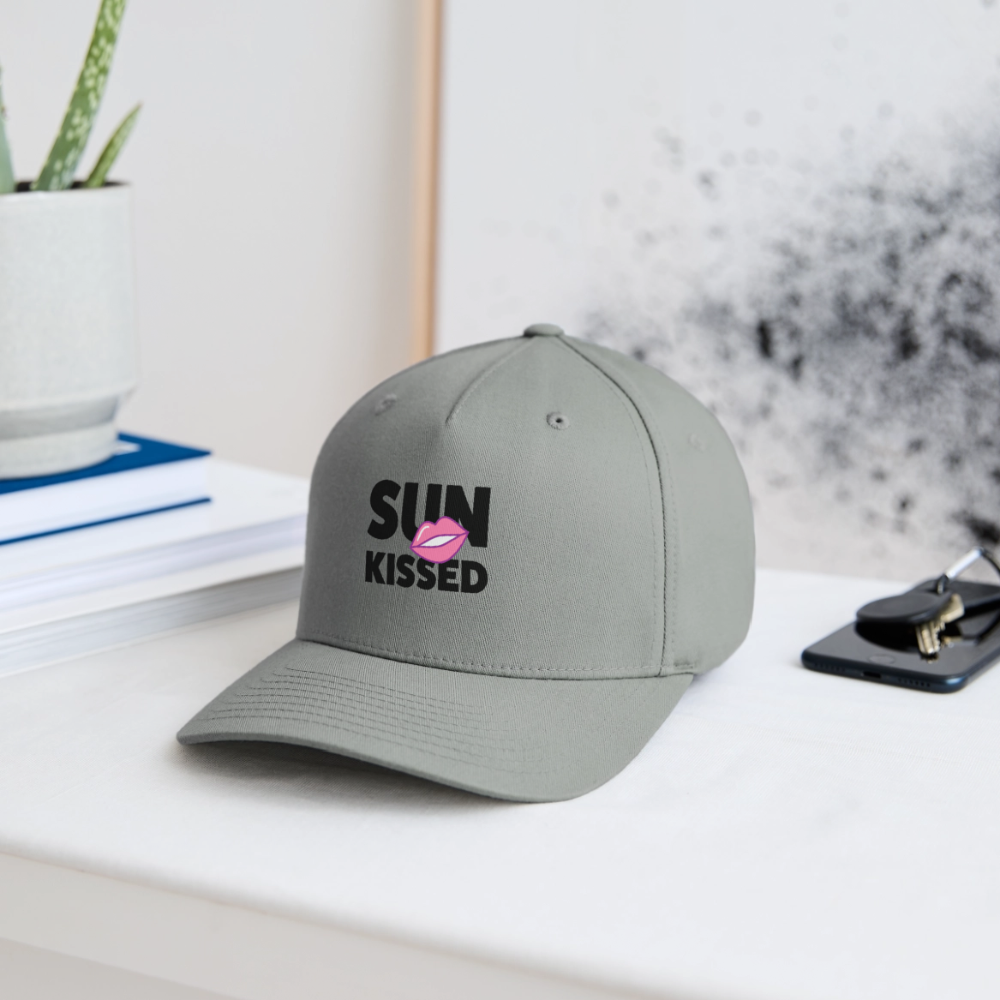 Flexfit Cap mit SUN KISSED PRINT - Grüngrau