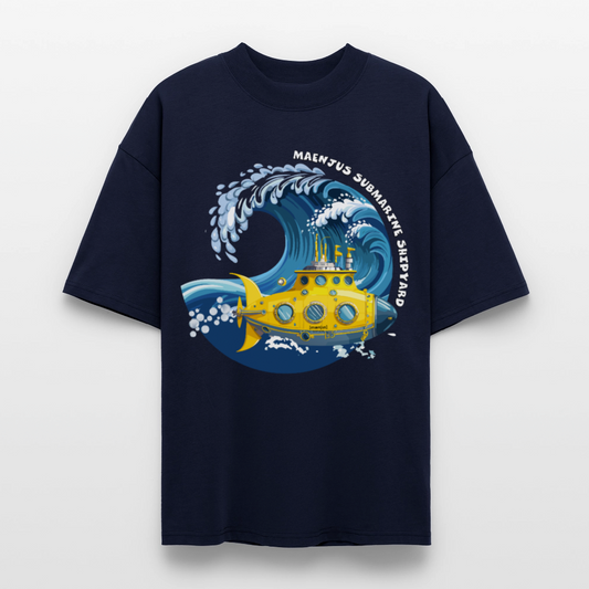Oversized Unisex Bio T-Shirt mit MAENJUS SUBMARINE SHIPYARD PRINT Vorderseite - Navy