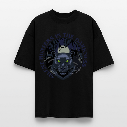 Oversized Unisex Bio T-Shirt mit SILENT HUNTERS IN THE DARKNESS PRINT Vorderseite - Schwarz