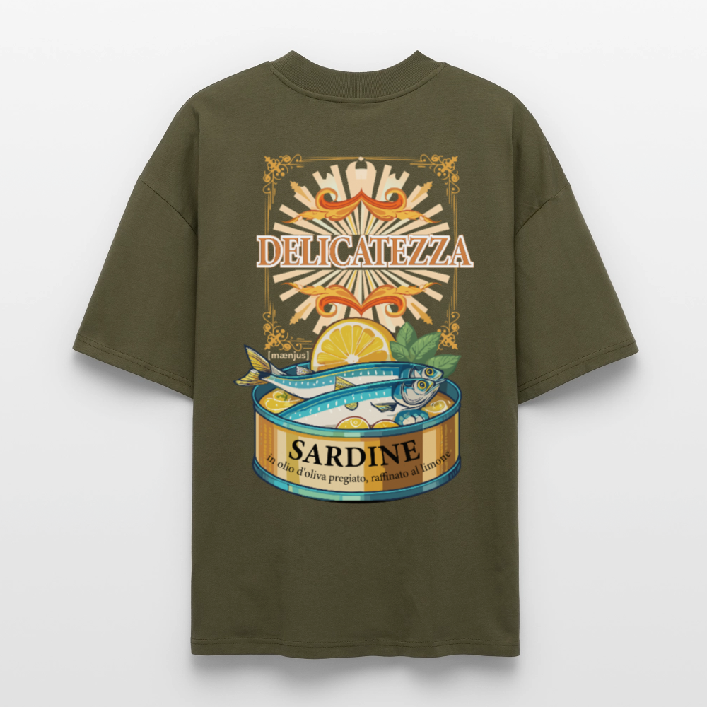 Oversized Unisex T-Shirt mit DELICATEZZA SARDINE PRINT Vorder- und Rückseite - Khaki