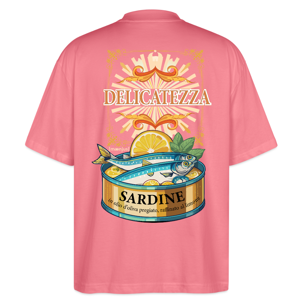 Oversized Unisex T-Shirt mit DELICATEZZA SARDINE PRINT Vorder- und Rückseite - Pink 
